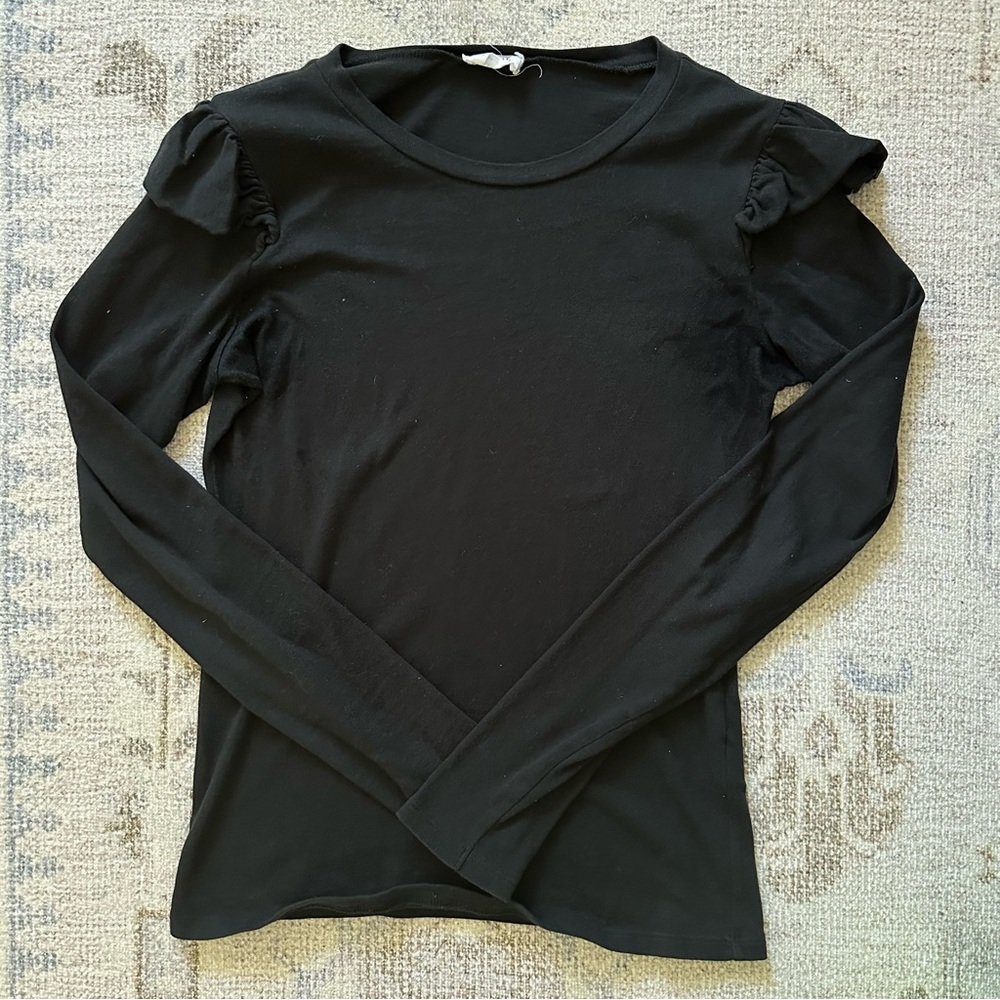 LAST CHANCE Frame Ruffle Crew Top in Noir Size XS